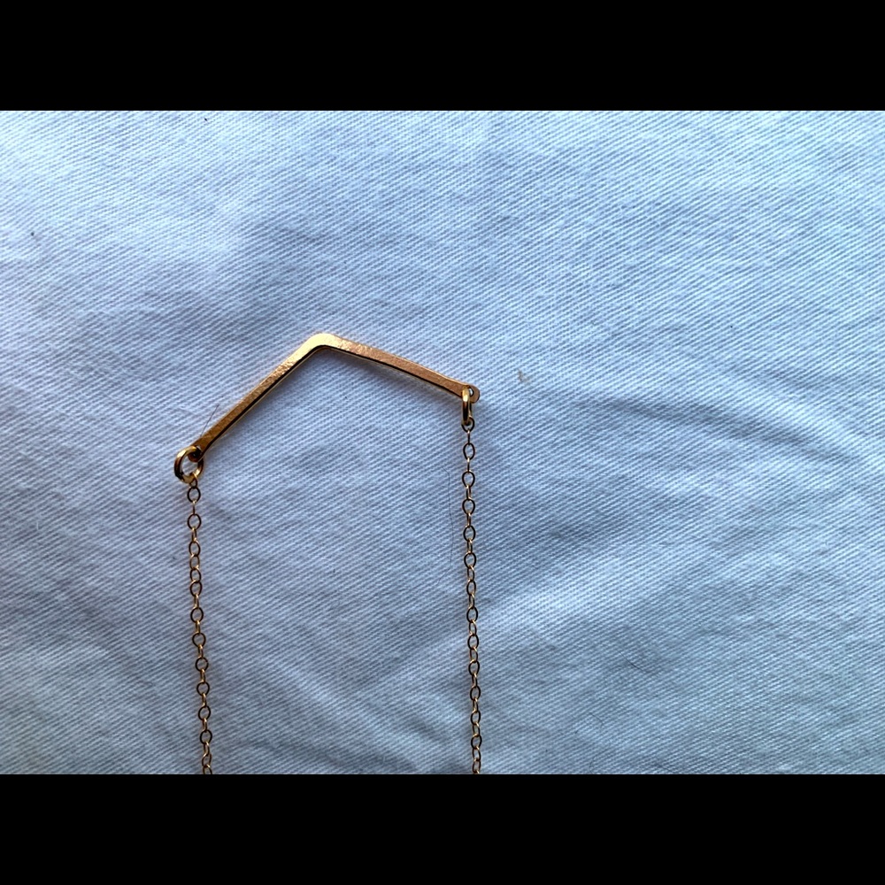 Gold color simple arrow necklace